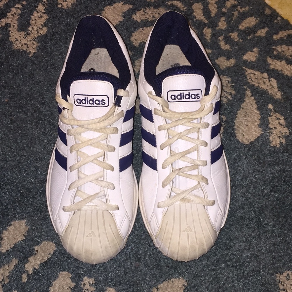 👍🏻💥Classic Adidas Superstar sneakers size 10.5.